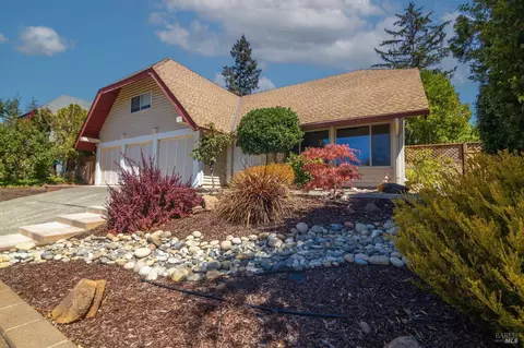 708 Montclair Dr, Santa Rosa, CA 95409