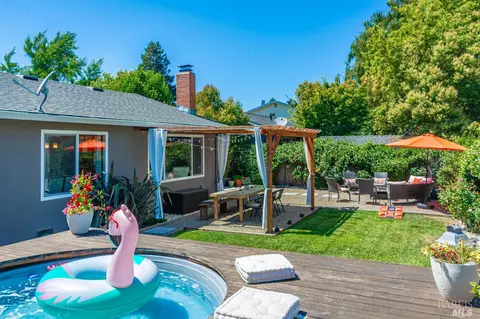 4458 Jefferson St, Napa, CA 94558