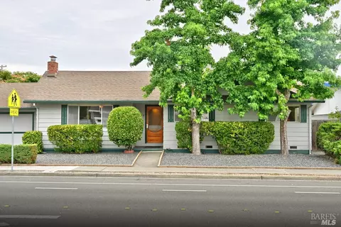 928 Middle Rincon Rd, Santa Rosa, CA 95409