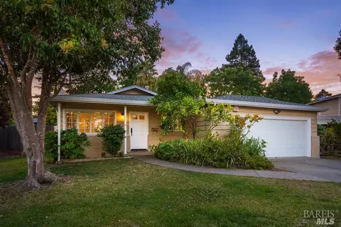 12 Villa Maria Ct, Novato, CA 94947