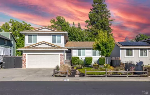 675 Scottsdale Dr, Vacaville, CA 95687