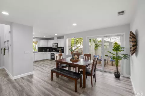 232 Whimbrel Cir, Pittsburg, CA 94565 photo 4