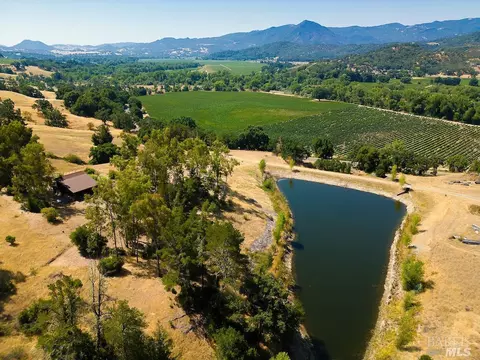 11450 Old River Rd, Hopland, CA 95449