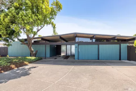 11 Peacock Ln, San Rafael, CA 94901