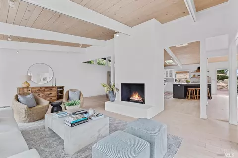 2 San Marino Ct, San Rafael, CA 94901