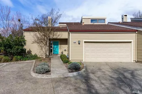 4748 Shade Tree Ln SE, Santa Rosa, CA 95405