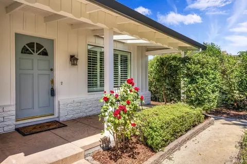 2072 W Lincoln Ave, Napa, CA 94558