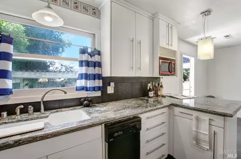 210 Fairview Dr, Napa, CA 94559