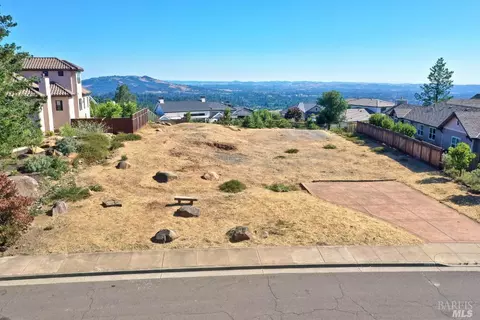 2220 Newgate Ct, Santa Rosa, CA 95404