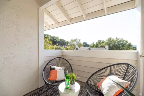 79 Village Cir, San Rafael, CA 94903 photo 2