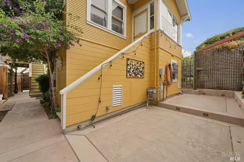 531 Kentucky St, Vallejo, CA 94590 photo 2