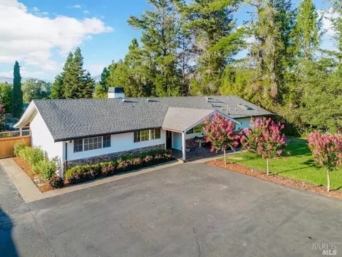 940 Bel Arbres Dr, Redwood Valley, CA 95470