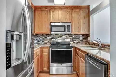 901 Russell Ave #220, Santa Rosa, CA 95403