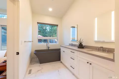 601 W School St, Cotati, CA 94931 photo 39