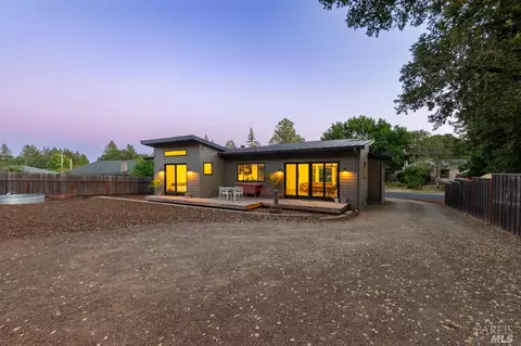 601 W School St, Cotati, CA 94931 photo 3
