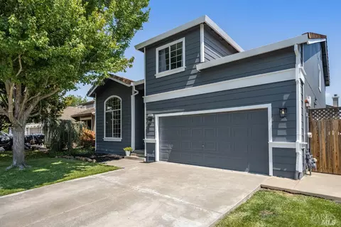 8010 Mammoth Dr, Rohnert Park, CA 94928