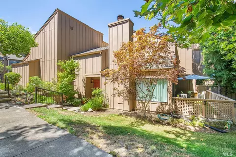 77 Flicker Dr, Novato, CA 94949
