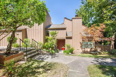 77 Flicker Dr, Novato, CA 94949 photo 2