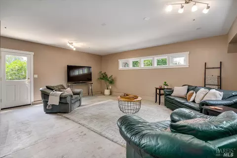 544 E J St, Benicia, CA 94510 photo 15