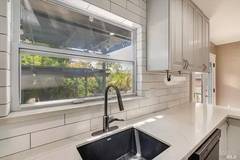 544 E J St, Benicia, CA 94510 photo 21