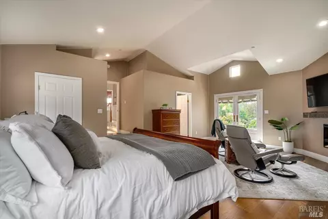 544 E J St, Benicia, CA 94510 photo 29
