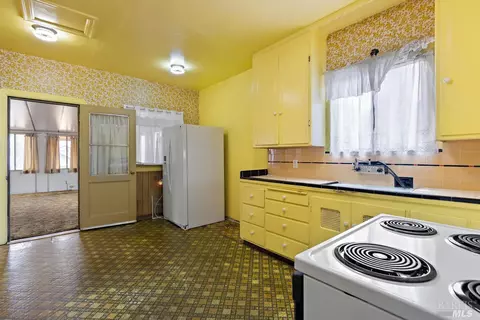 321 Garretson Ave, Rodeo, CA 94572 photo 9