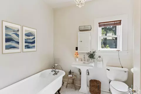 Bath - 509 Easterby St, Sausalito, CA 94965 photo 4 of 4