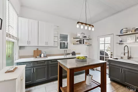 Kitchen - 509 Easterby St, Sausalito, CA 94965 photo 3 of 4