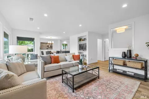 7405 Oakmont Dr, Santa Rosa, CA 95409