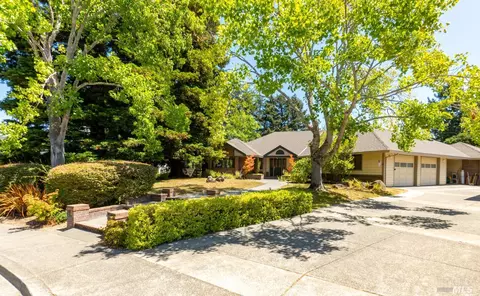 7960 Mitchell Ct, Sebastopol, CA 95472