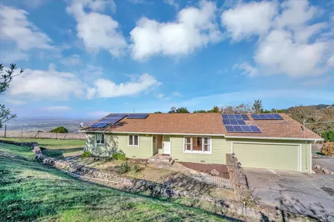 6045 Hyland Way, Penngrove, CA 94951