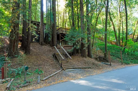 15250 Rio Nido Rd, Guerneville, CA 95446