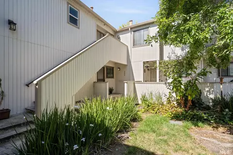 2666 Westberry Dr, Santa Rosa, CA 95403