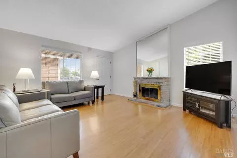 1704 Northstar Dr, Petaluma, CA 94954