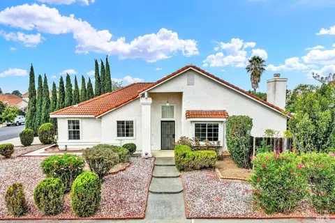 2761 Woodmont Dr, Fairfield, CA 94533