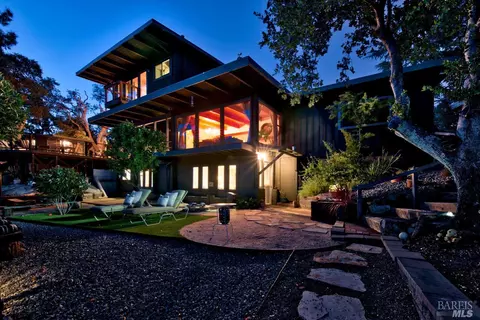 75 Half Moon Rd, Novato, CA 94947
