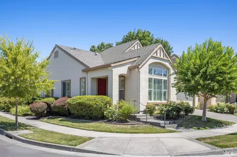 498 Hawk Dr, Petaluma, CA 94954