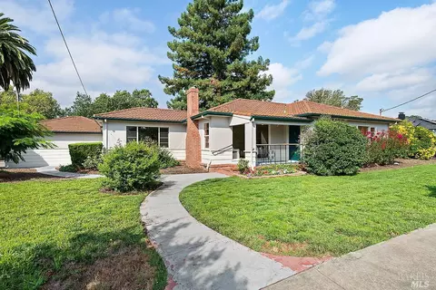 2305 Rowe Dr, Santa Rosa, CA 95403