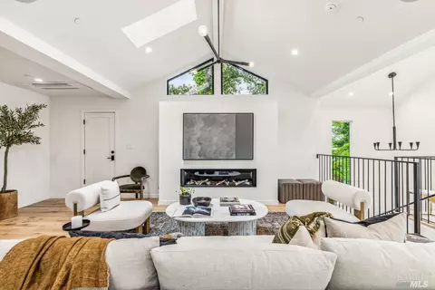 99 Hillside Ave, Mill Valley, CA 94941 photo 2