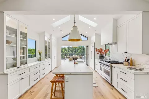 99 Hillside Ave, Mill Valley, CA 94941