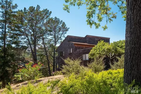 305 El Faisan Dr, San Rafael, CA 94903