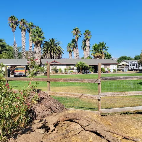 7689 Country Ln, Vacaville, CA 95688