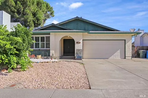 1013 Woodridge Dr, Vacaville, CA 95687