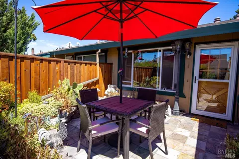 701 Lincoln Ave, Rohnert Park, CA 94928