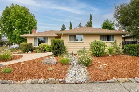 1633 Woodward Dr, Santa Rosa, CA 95405