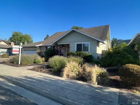 2214 Gainsborough Ave, Santa Rosa, CA 95405