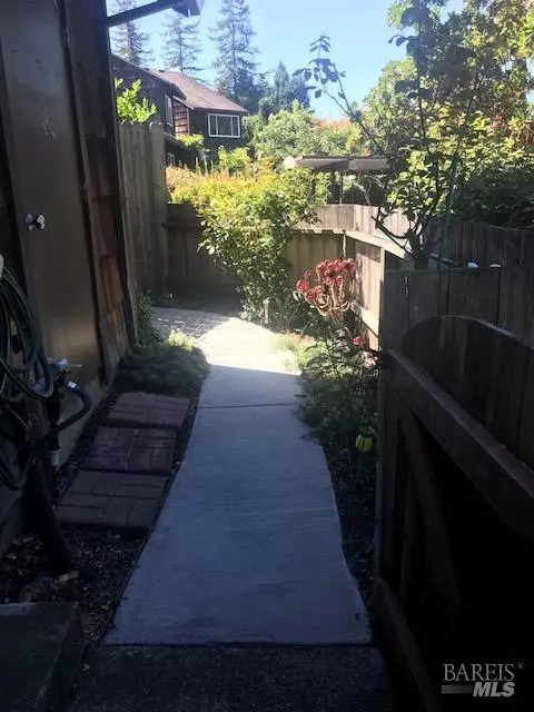 8052 Sunflower Dr, Cotati, CA 94931 photo 2