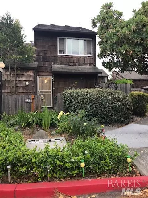 8052 Sunflower Dr, Cotati, CA 94931