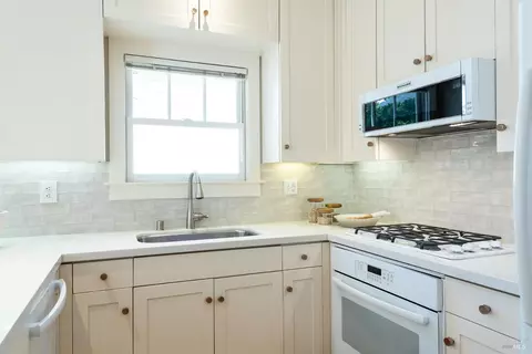 307 Caledonia St, Sausalito, CA 94965 photo 9