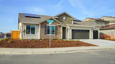 415 Vanderbilt Dr, Dixon, CA 95620